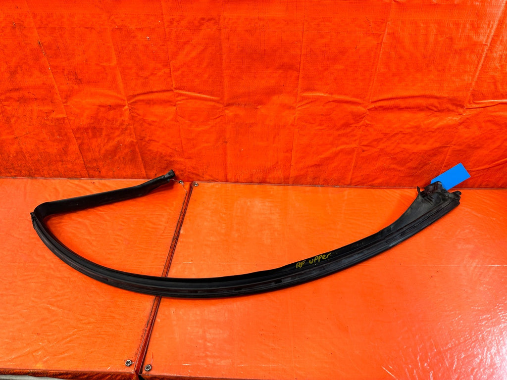 10 16 HYUNDAI GENESIS COUPE   RIGHT DOOR UPPER WEATHER STRIP SEAL OEM #3188