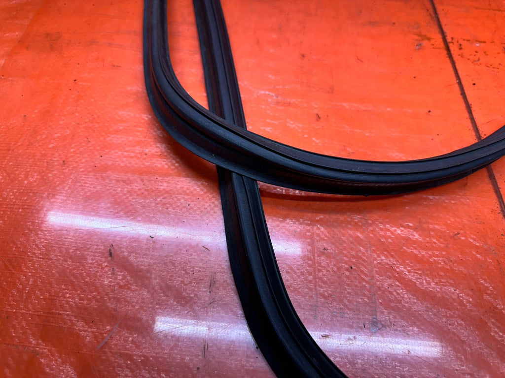 94 01 ACURA INTEGRA 2D REAR HATCH TRUNK WEATHERSTRIP SEAL OEM #33116