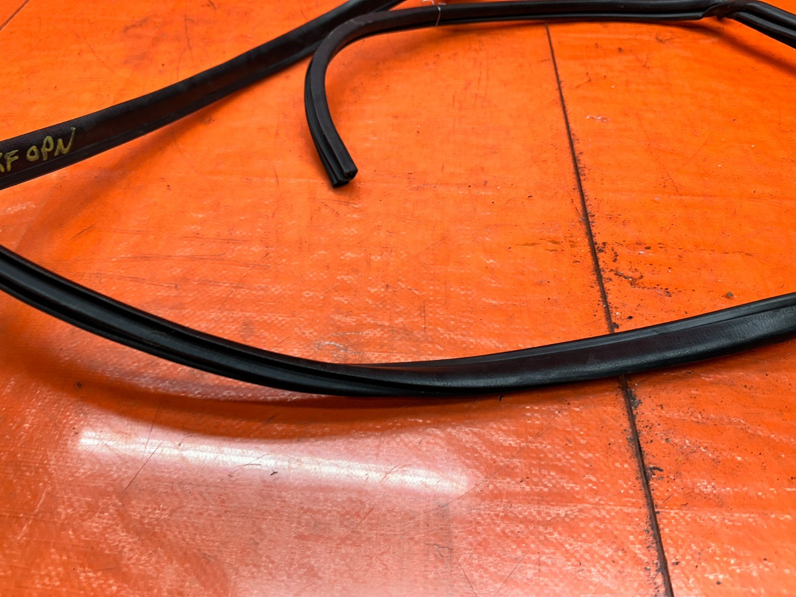 92 96 HONDA PRELUDE RIGHT DOOR OPENING WEATHERSTRIP OEM #33215