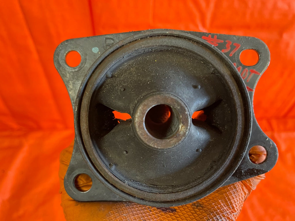 00 09 HONDA S2000   PASSENGER RIGHT DIFFERENTIL RUBBER MOUNT   OEM FACTORY #372