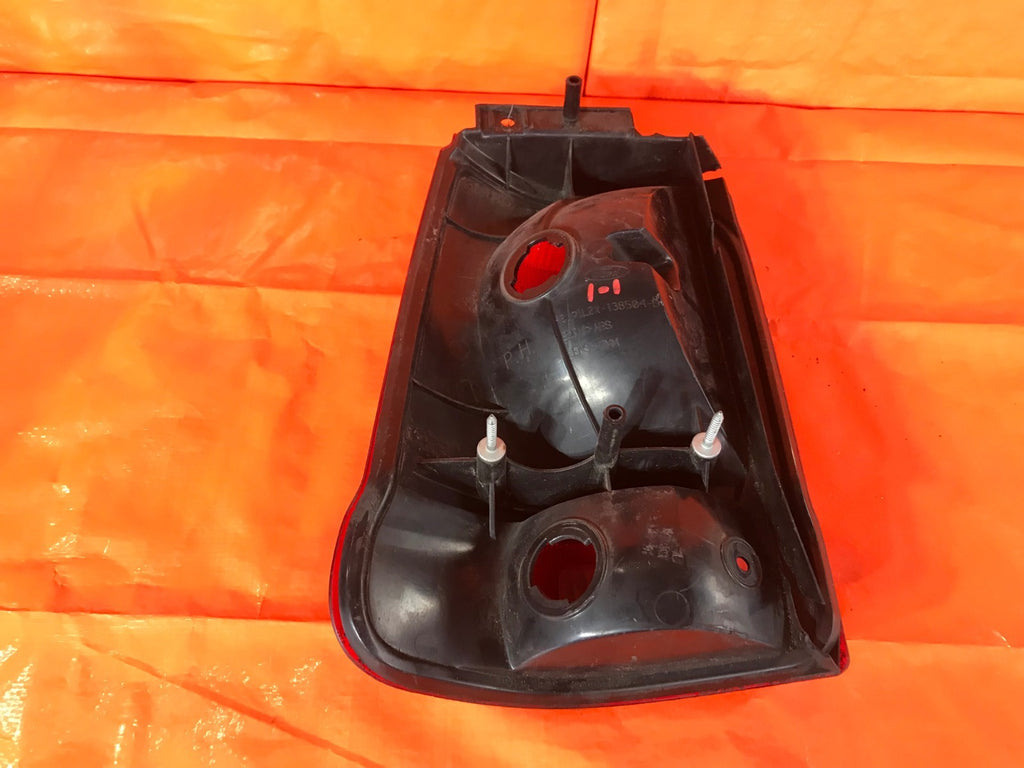 OEM 2001 01 FORD EXPLORER 2 DOOR PASSENGER RIGHT TAIL LIGHT LAMP 1L2X 138504 D5