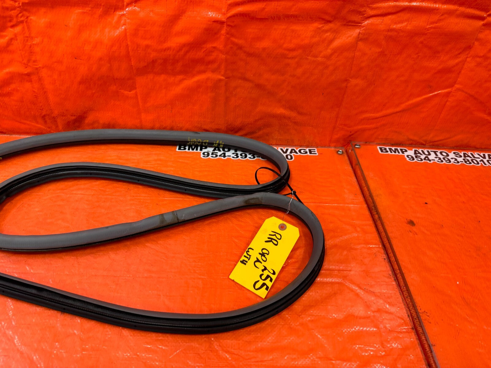 04 05 ACURA TSX   PASSENGER RIGHT REAR OPEN TRIM   BLACK AND GRAY   OEM #2554
