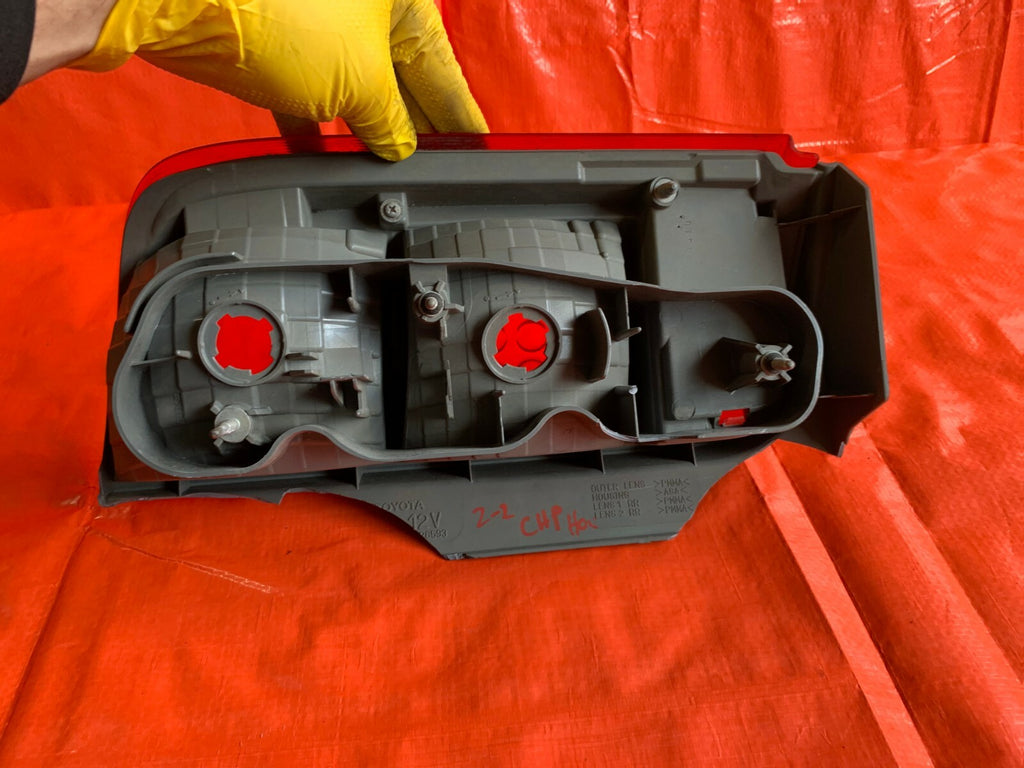 OEM 2008 2009 2010 SCION XB PASSENGER RIGHT TAIL LIGHT LAMP R RH   FLAW 2 HOUSIN8