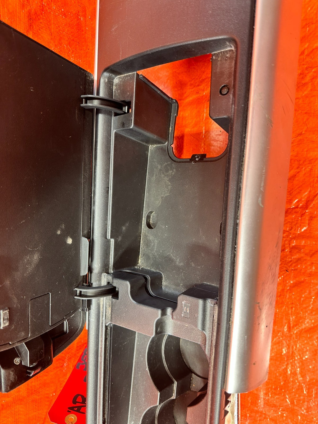 09 11 MAZDA RX8 RX 8   ARM REST / CENTER CONSOLE STORAGE COMPARTMENT   OEM 30313