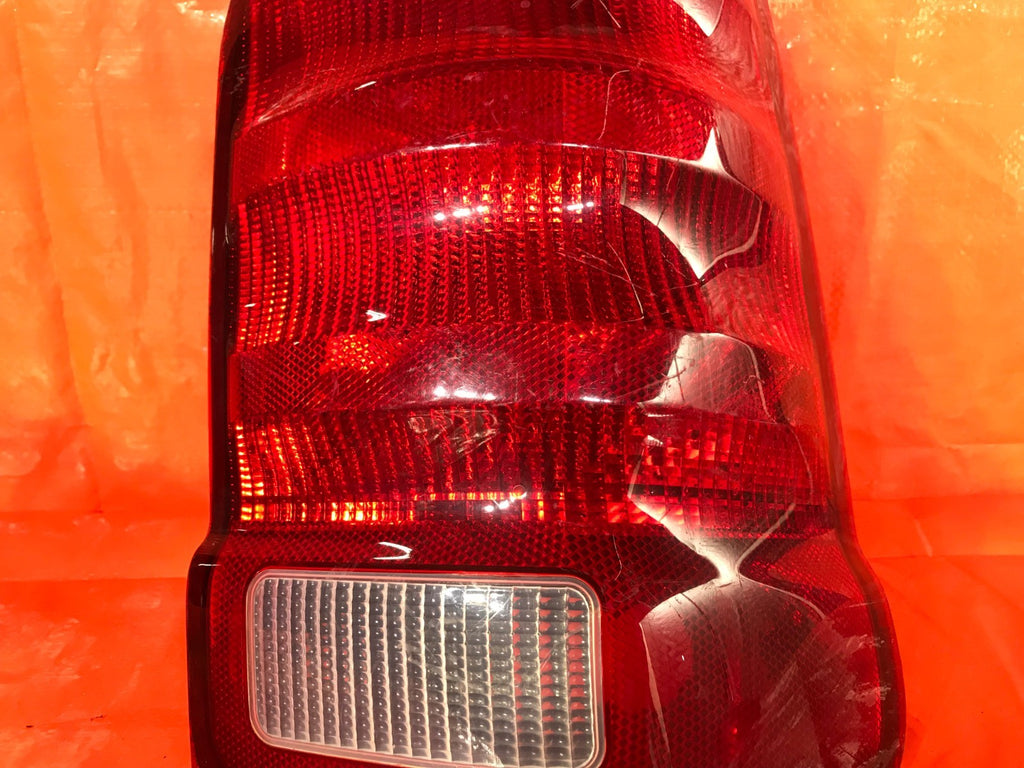 OEM 2001 01 FORD EXPLORER 2 DOOR PASSENGER RIGHT TAIL LIGHT LAMP 1L2X 138504 D2