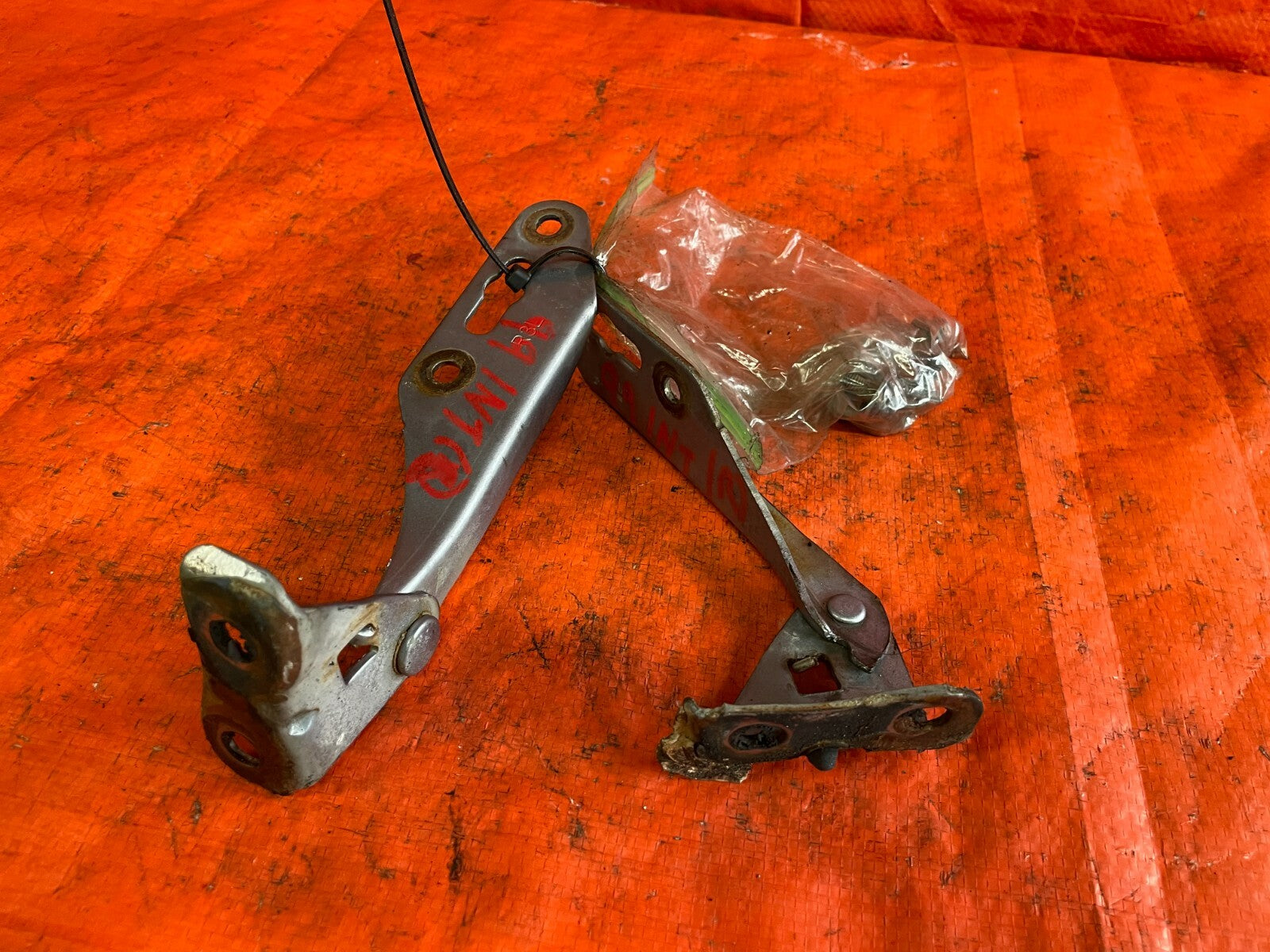 98   01 ACURA INTEGRA 2 DOOR   HOOD HINGE SET DRIVER LEFT PASSENGER RIGHT OEM4