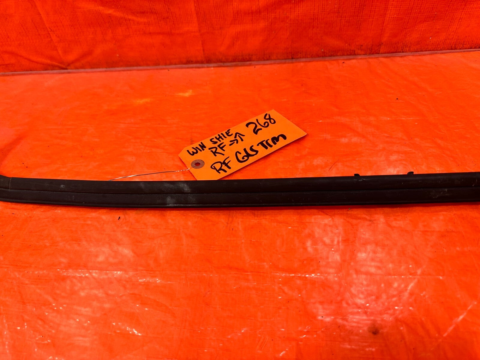 94 01 ACURA INTEGRA   2 DOOR   RIGHT SIDE   WINDSHIELD TRIM MOLDING   OEM #2686