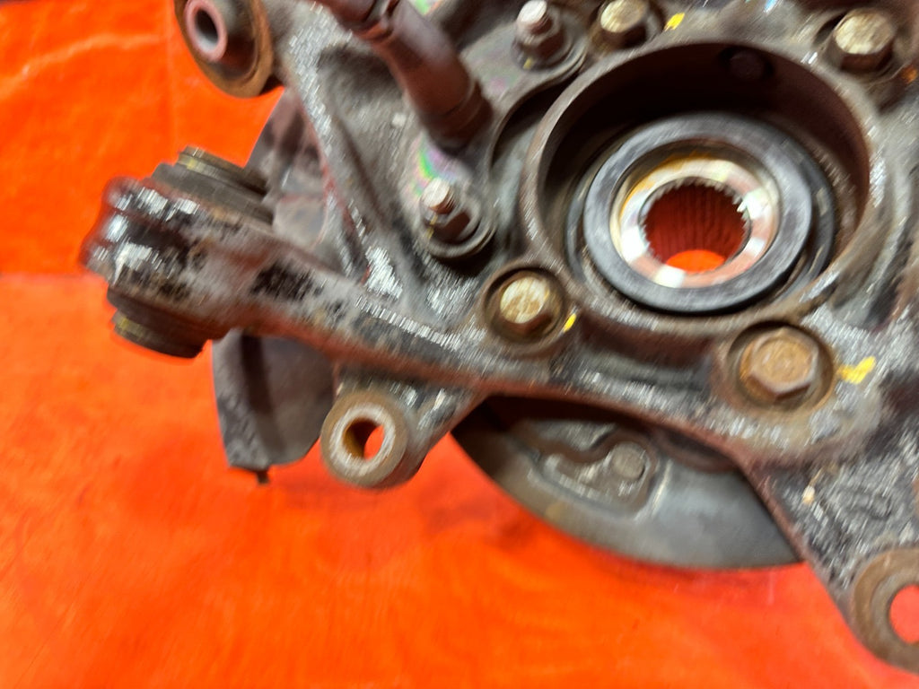 10 16 HYUNDAI GENESIS COUPE   PASSENGER RIGHT REAR SPINDLE KNUCKLE HUB OEM #30216