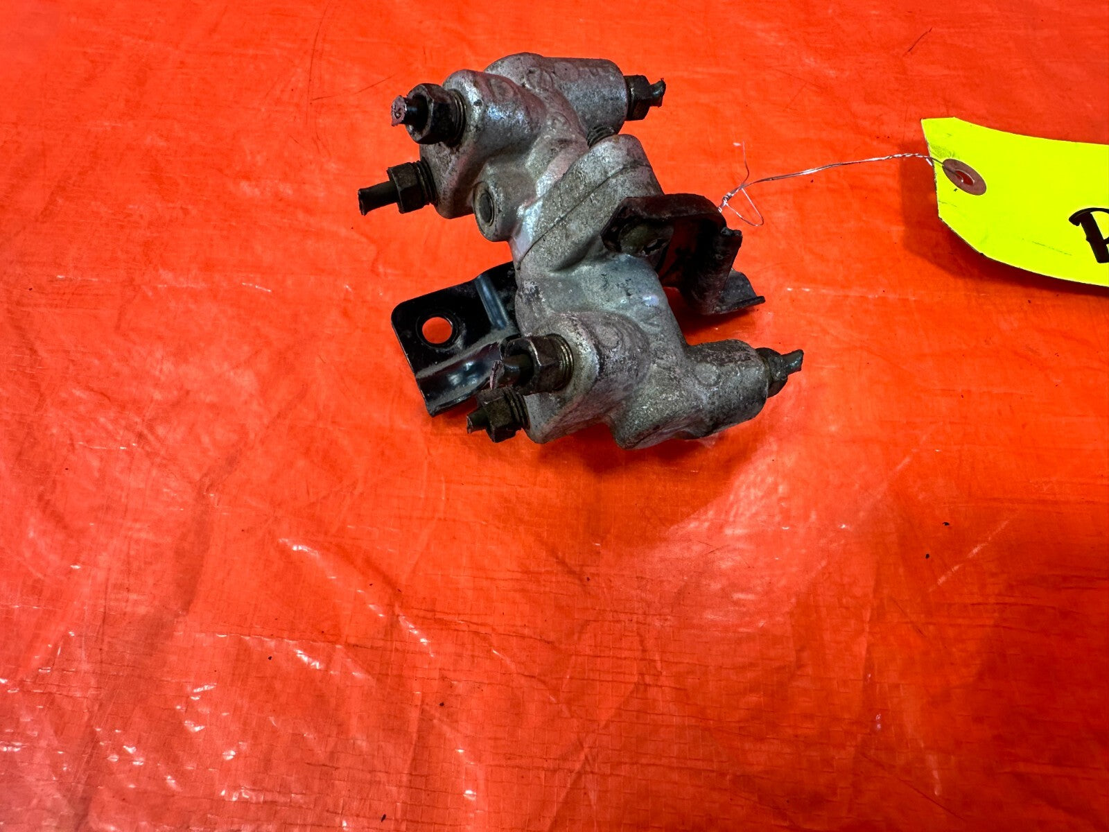 88 91 HONDA CRX   REAR DISC BRAKE   BRAKE PROPORTIONING VALVE PROP VALVE OEM 2771
