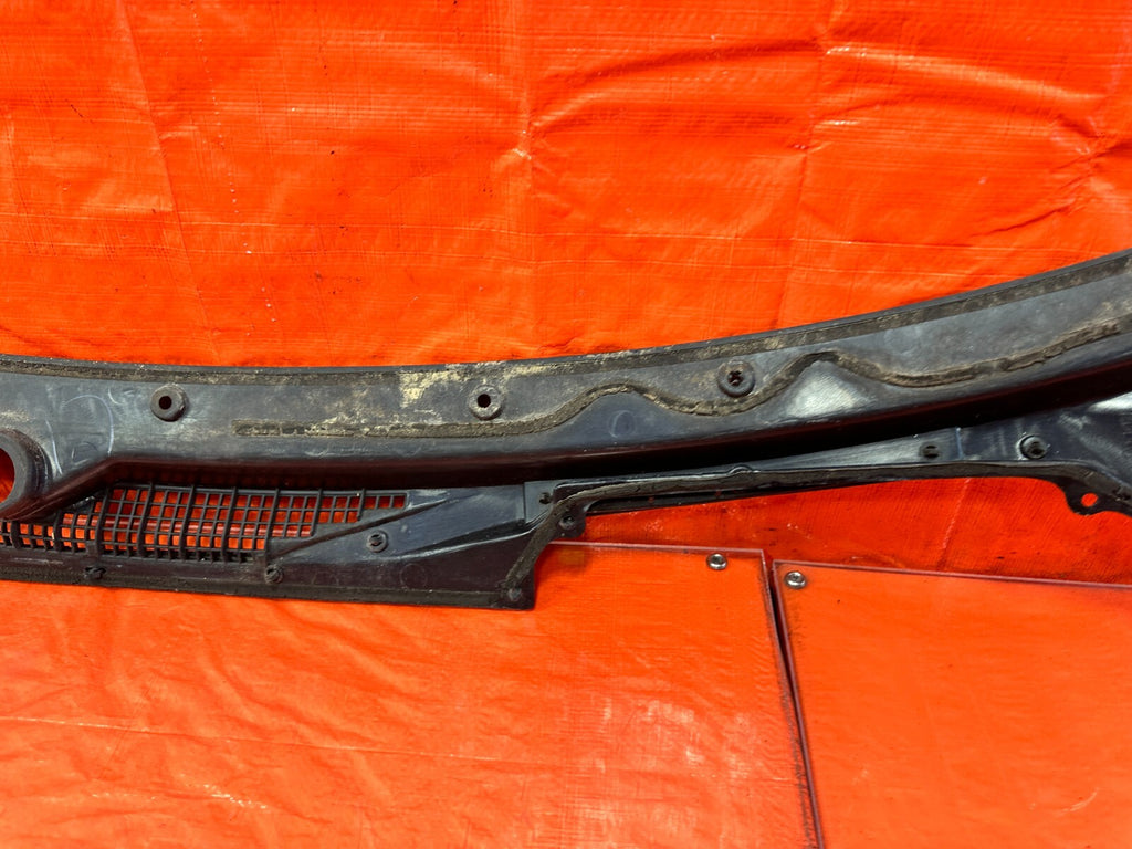 93 97 HONDA DEL SOL  WINDSHIELD WIPER COWL TRIM PLASTIC   OEM FACTORY #2957