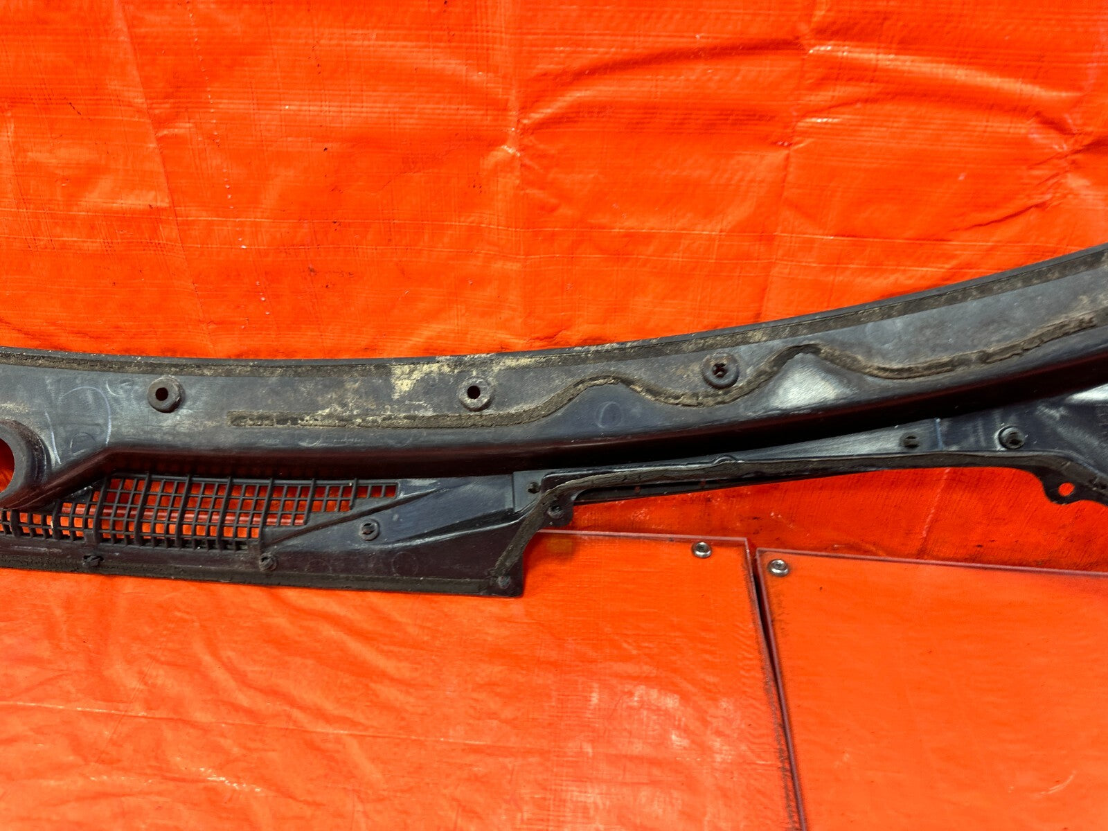 93 97 HONDA DEL SOL  WINDSHIELD WIPER COWL TRIM PLASTIC   OEM FACTORY #2957