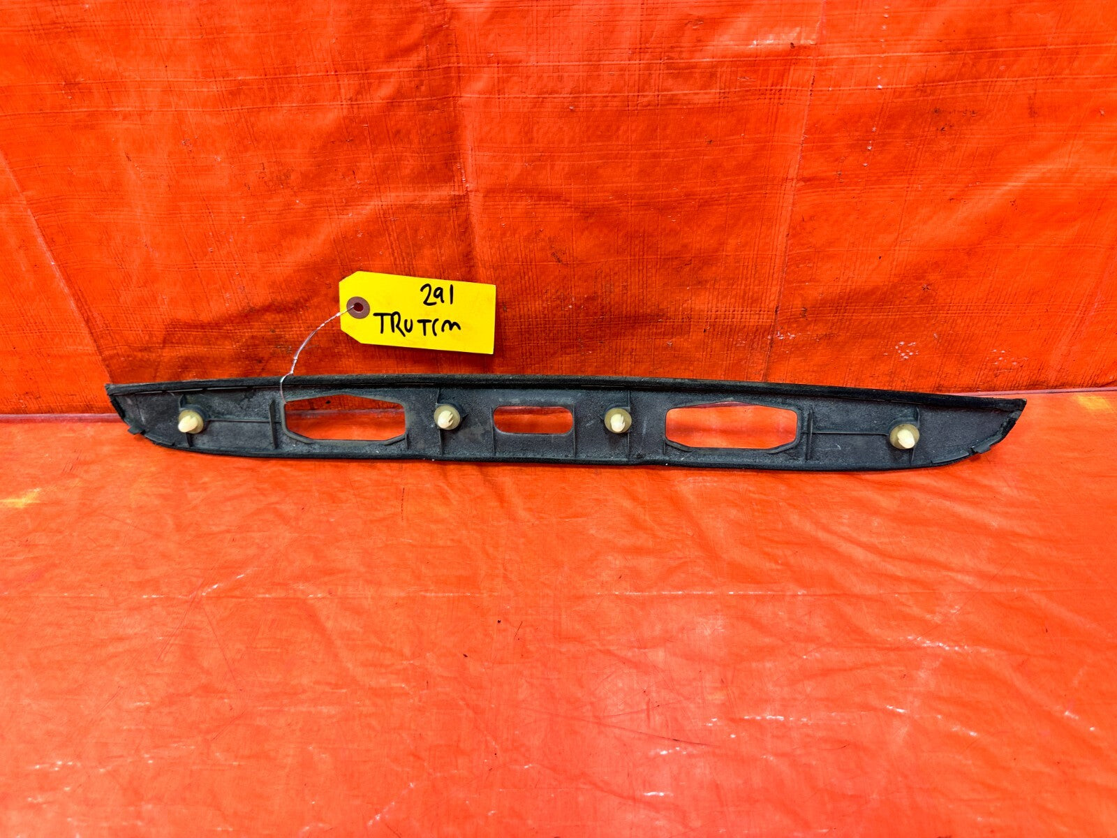 04 08 ACURA TSX   TRUNK LICENSE PLATE LIGHT LAMP ILLUMINATION TRIM   OEM #2917