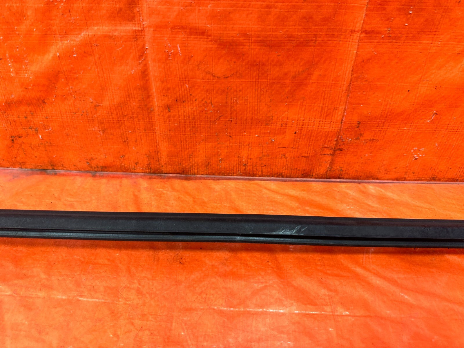 03 07 INFINITI G35 COUPE   PASSENGER RIGHT EXTERIOR WINDOW GLASS TRIM   OEM 2983
