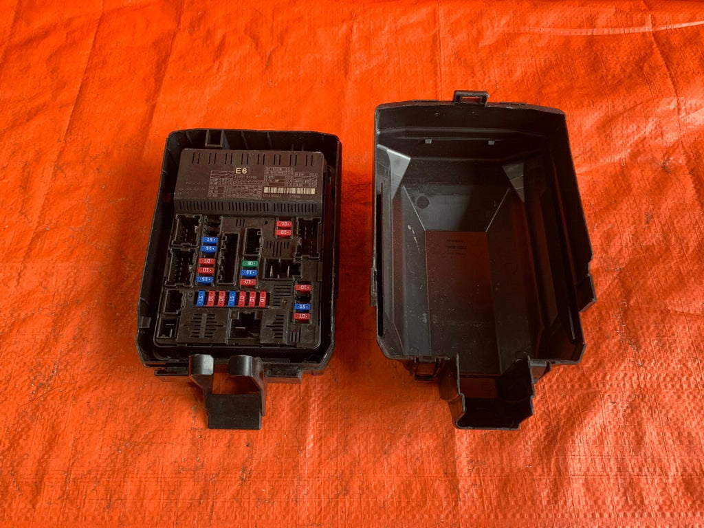 OEM 2017 2018 Q60   2018 Q50 FUSE BOX JUNCTION CONTROL PANEL 284B7 5CA0D 0
