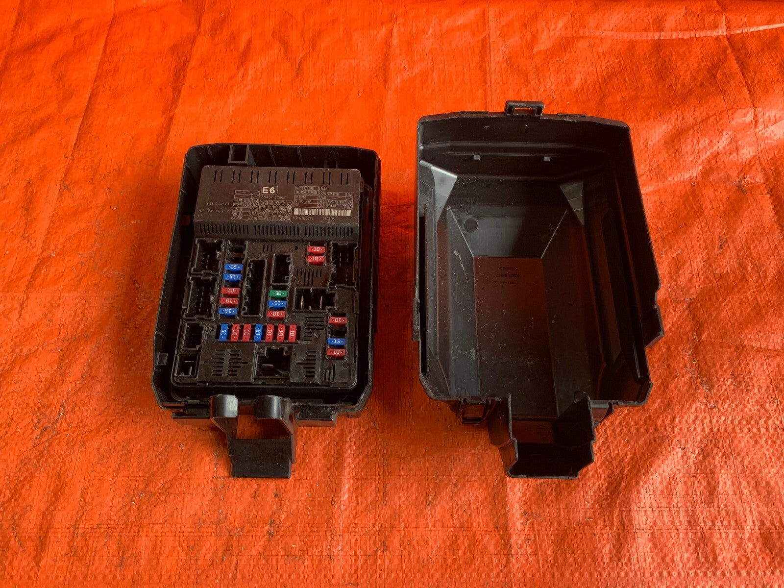 OEM 2017 2018 Q60   2018 Q50 FUSE BOX JUNCTION CONTROL PANEL 284B7 5CA0D 0