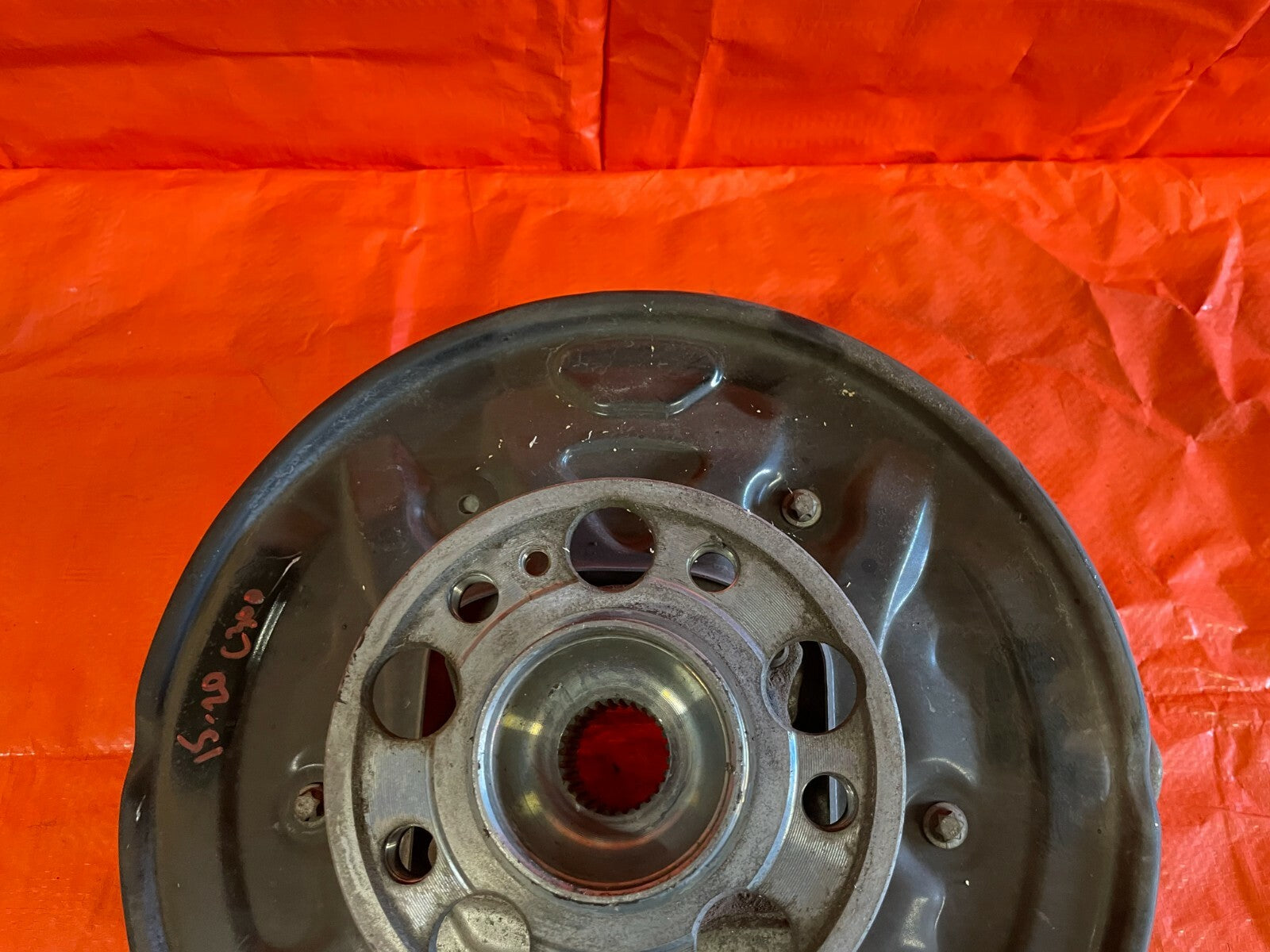 15 20 MERCEDES BENZ C300 W205 4MATIC   PASSENGER RIGHT REAR SPINDLE KNUCKLE HUB2