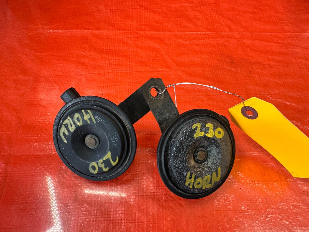 02 05 HONDA CIVIC SI EP3 HATCHBACK   HORN SET / HIGH AND LOW NOTE HORNS OEM 2303
