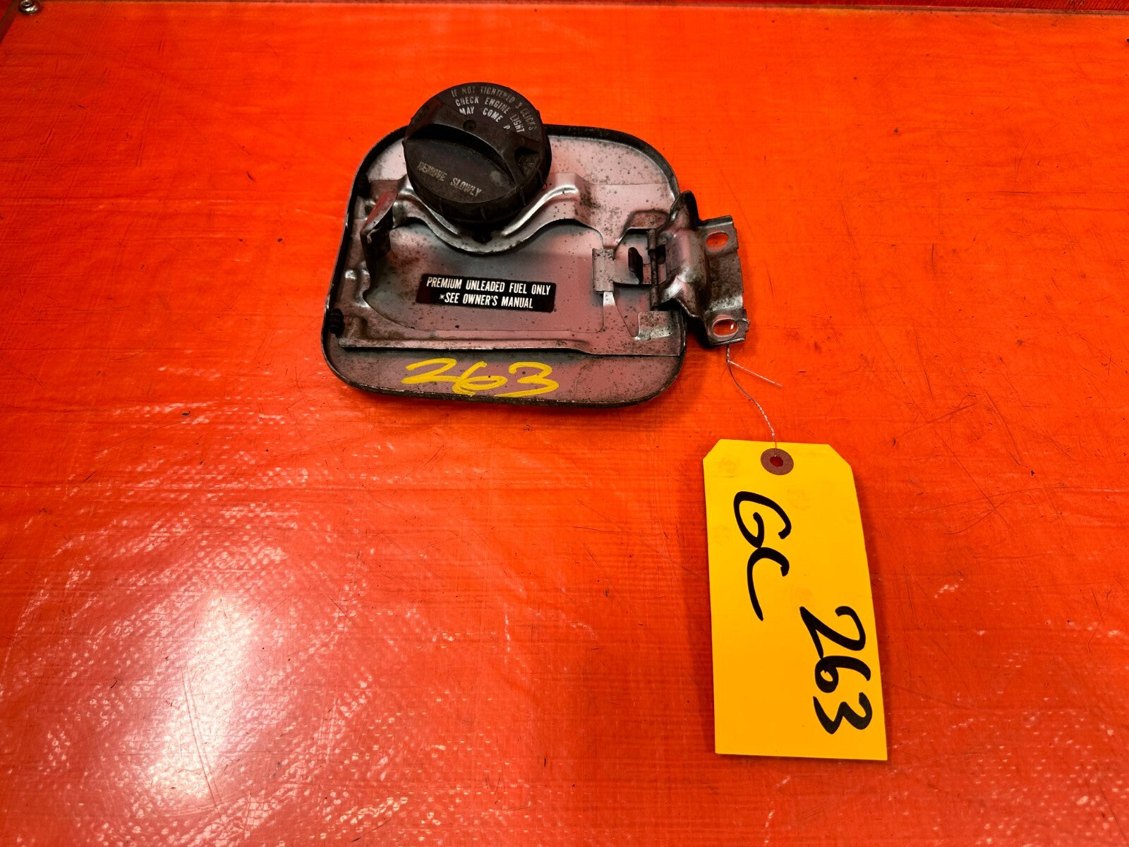 97 01 HONDA PRELUDE   FUEL LID / GAS CAP COVER COMBO   OEM FACTORY #2637