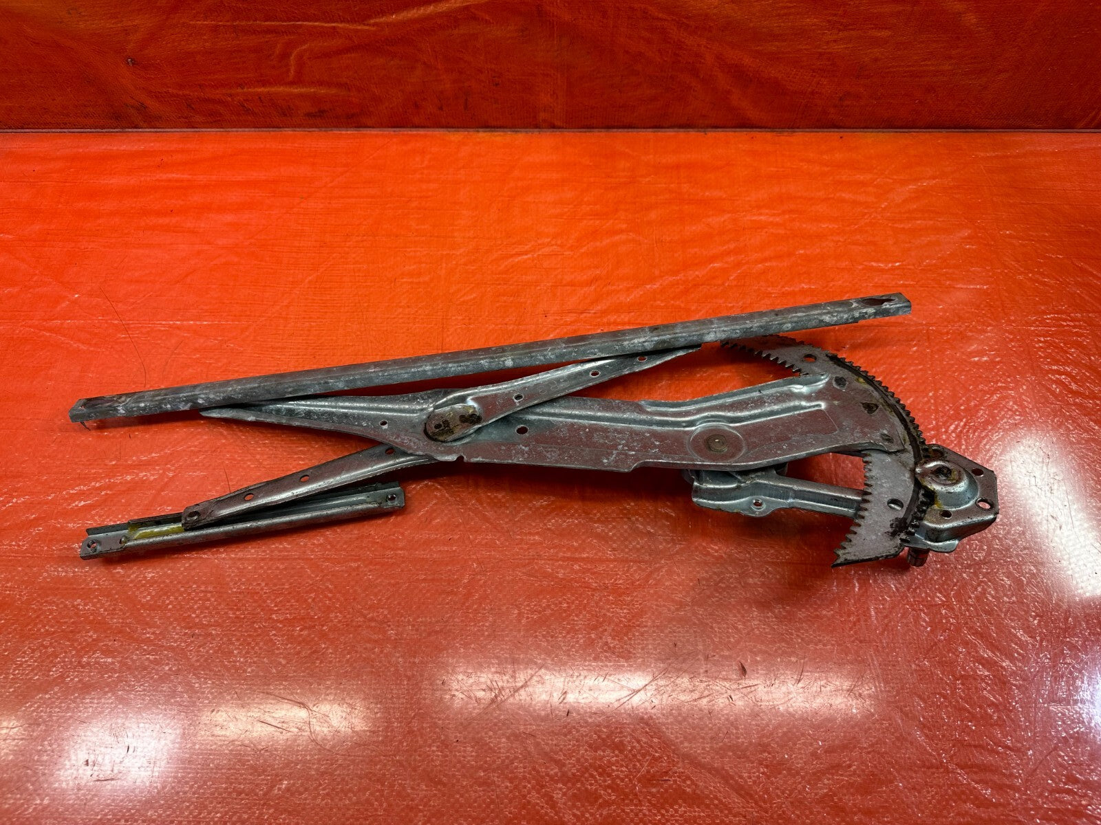 92 95 HONDA CIVIC DX COUPE HATCH RIGHT FRONT NON POWER WINDOW REGULATOR OEM 2364