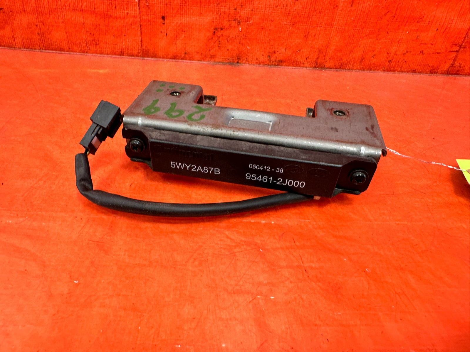 10 16 HYUNDAI GENESIS COUPE   SMART KEY ANTENNA   PART # 95461 2J000   OEM #2991