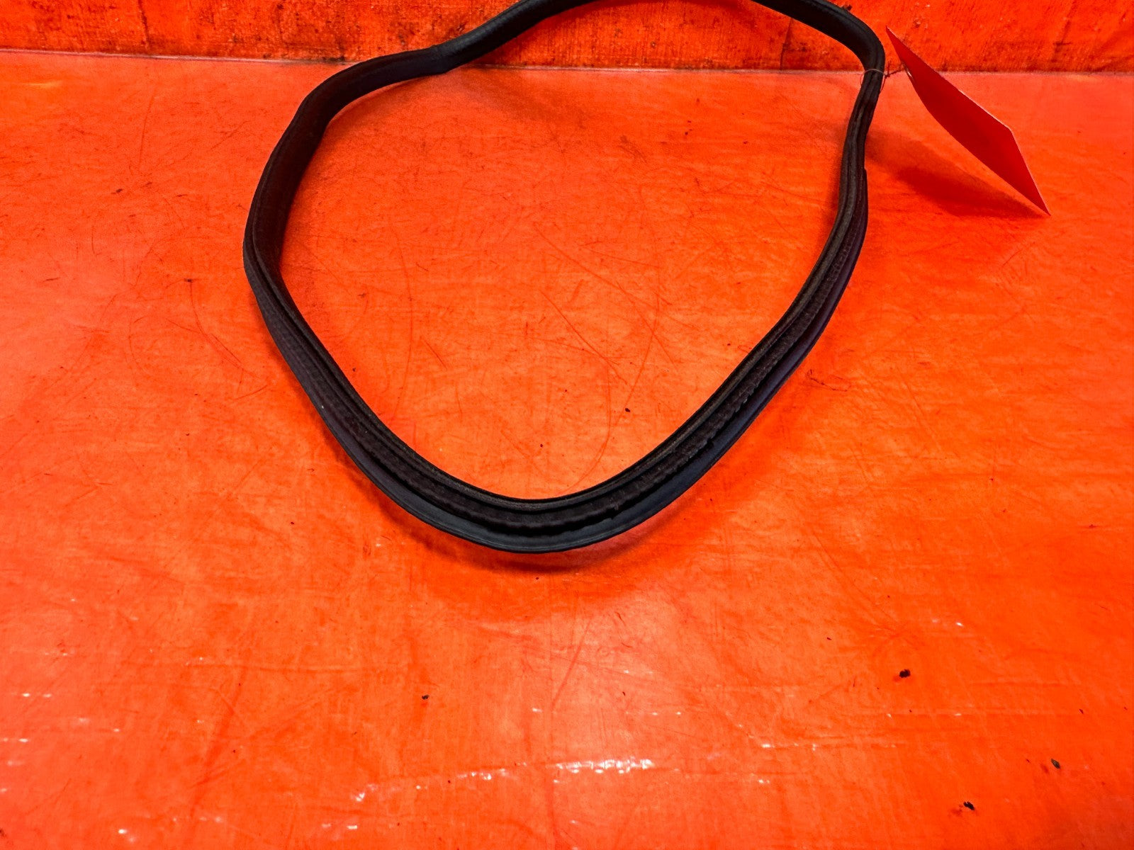 94 01 ACURA INTEGRA 2D   PASSENGER RIGHT REAR   QUARTER GLASS WEATHER STRIP OEM2