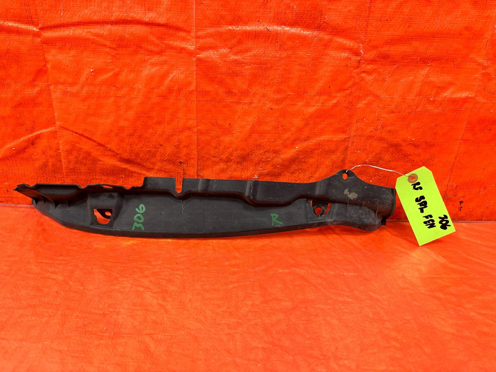 02 05 HONDA CIVIC SI EP3 HATCH PASSENGER RIGHT LOWER FENDER FAIRING TRIM OEM 3060