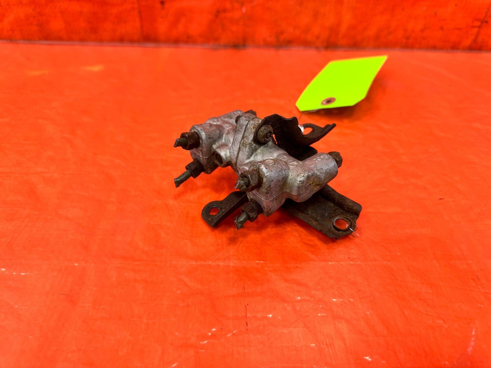 92/95 HONDA CIVIC REAR DISC BRAKE PROPORTIONING VALVE 4040 40/40 PROP VALVE 2572