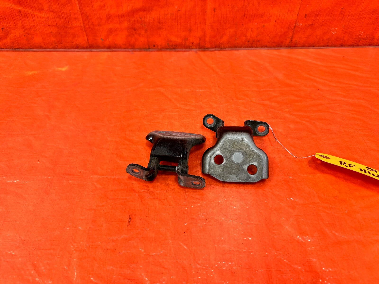 13 20 SUBARU BRZ   PASSENGER RIGHT FRONT DOOR HINGE SET UPPER LOWER   OEM #2922