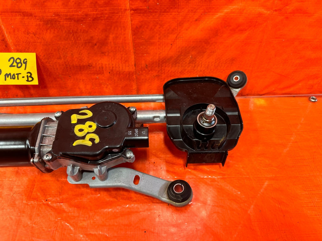 14 20 INFINITI Q50 & 17 20 Q60   WINDSHIELD WIPER MOTOR W/ LINKAGE   OEM #2896