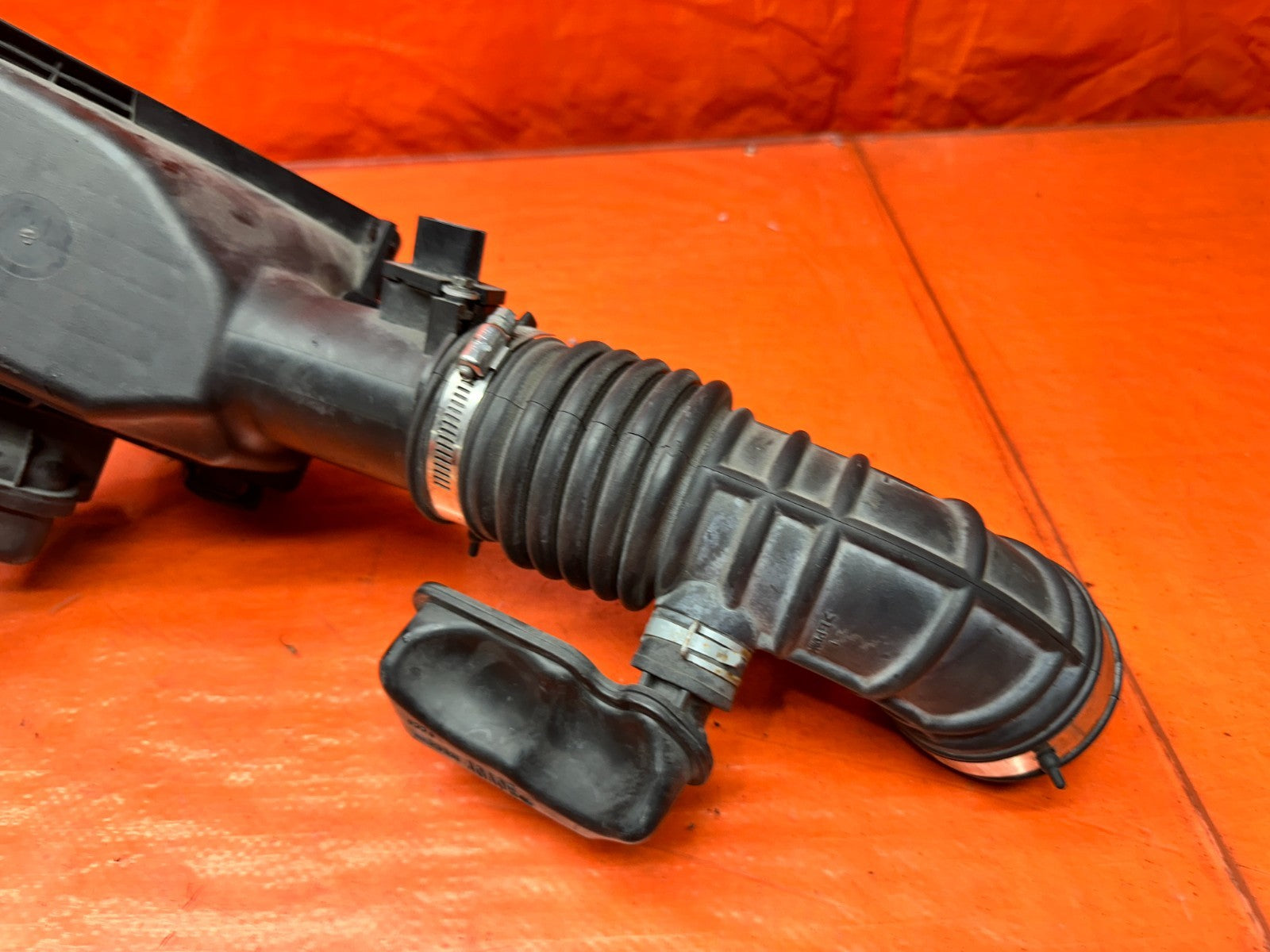 14-15 INFINITI Q50 4D 3.7L VQ37VHR LEFT DRIVER AIR INTAKE BOX TUBE ASSY OEM #Q506