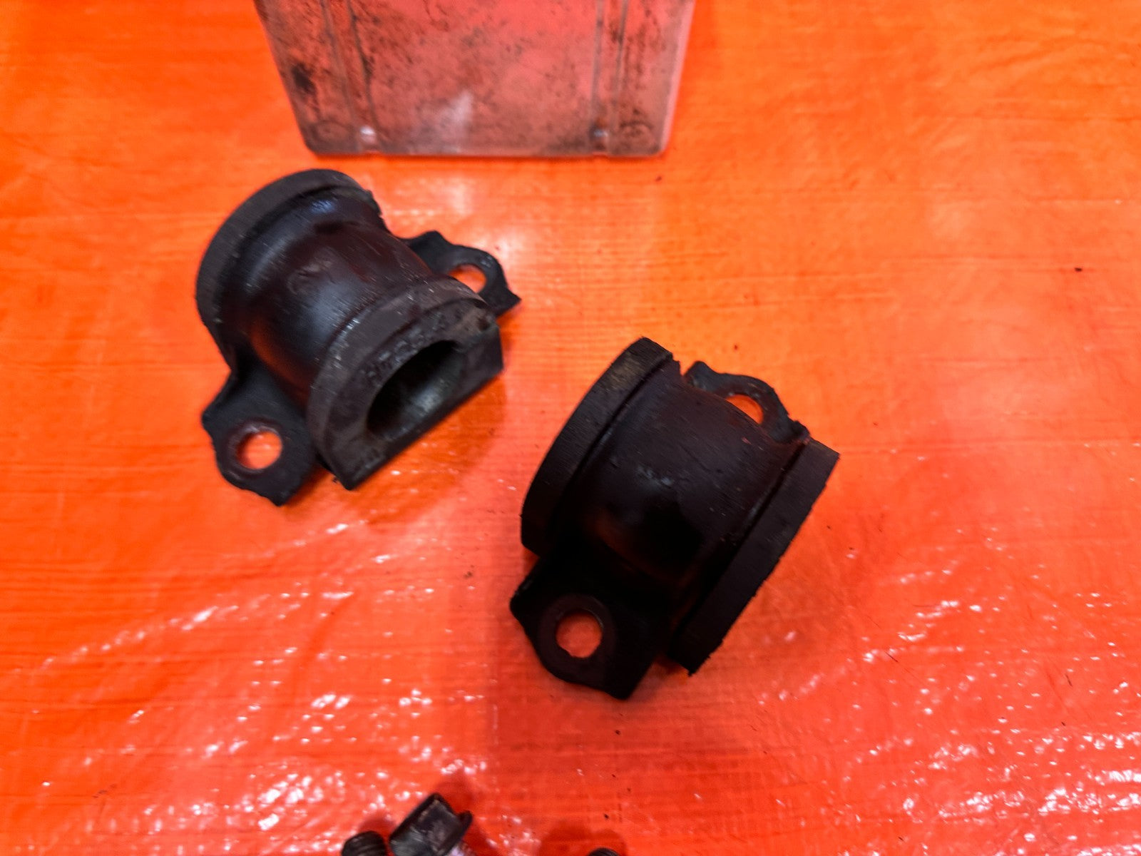 04 08 ACURA TSX   FRONT SWAY BAR BUSHINGS AND BRACKETS   OEM FACTORY #3223