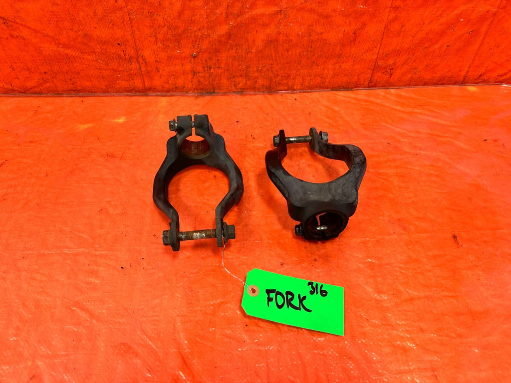 16 24 INFINITI Q50   ALL WHEEL DRIVE AWD   SHOCK FORK FORKS LEFT RIGHT OEM 3160