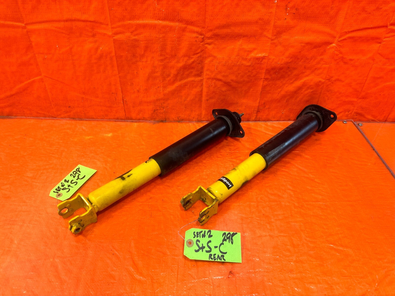 03 07 INFINITI G35 COUPE   W/ BREMBO MODEL   REAR SHOCK ABSORBERS LEFT AND RIGHT0