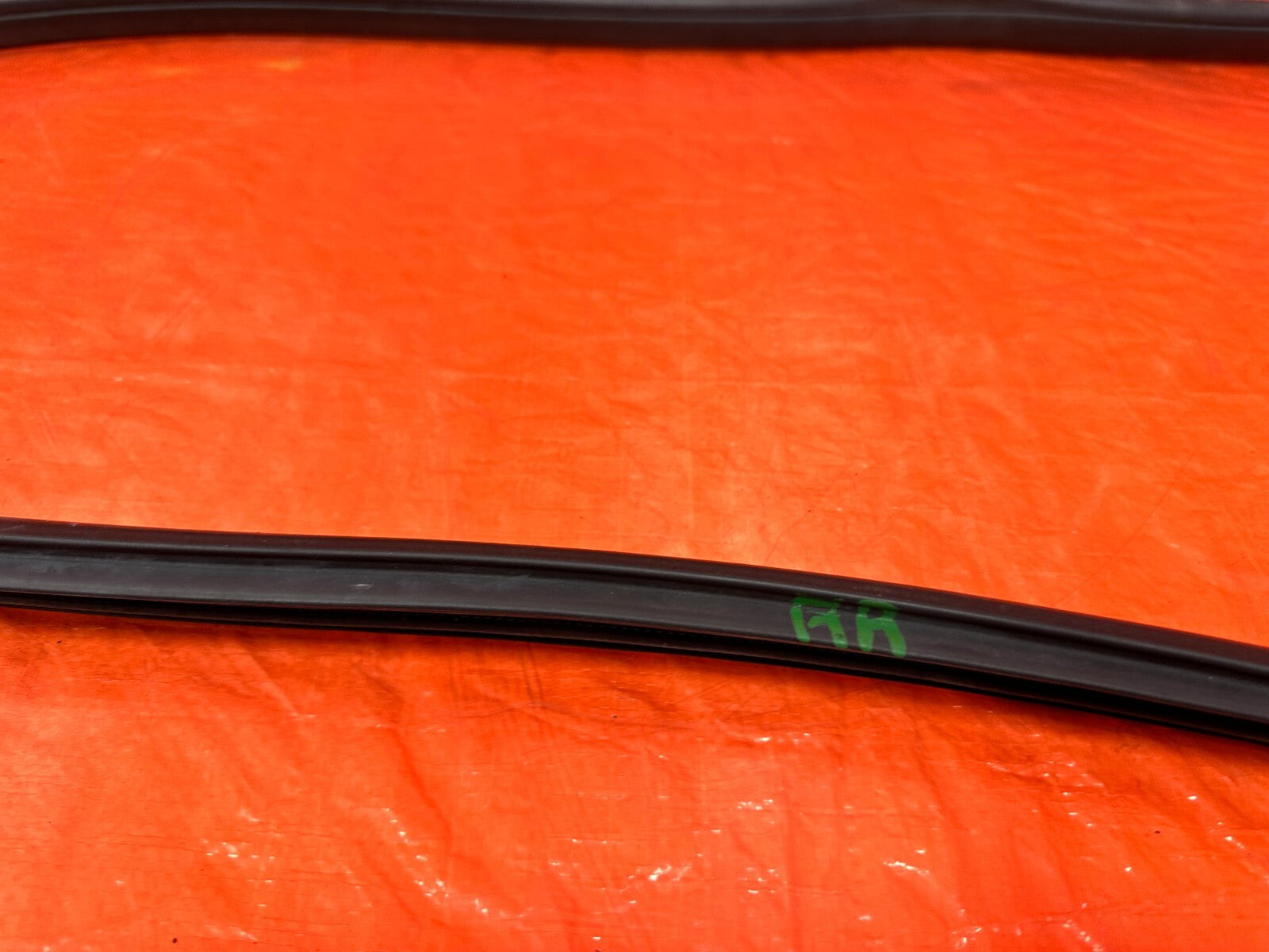 04 08 ACURA TSX   RIGHT REAR   DOOR TO CHASSIS WEATHER STRIP OPEN TRIM OEM #2758