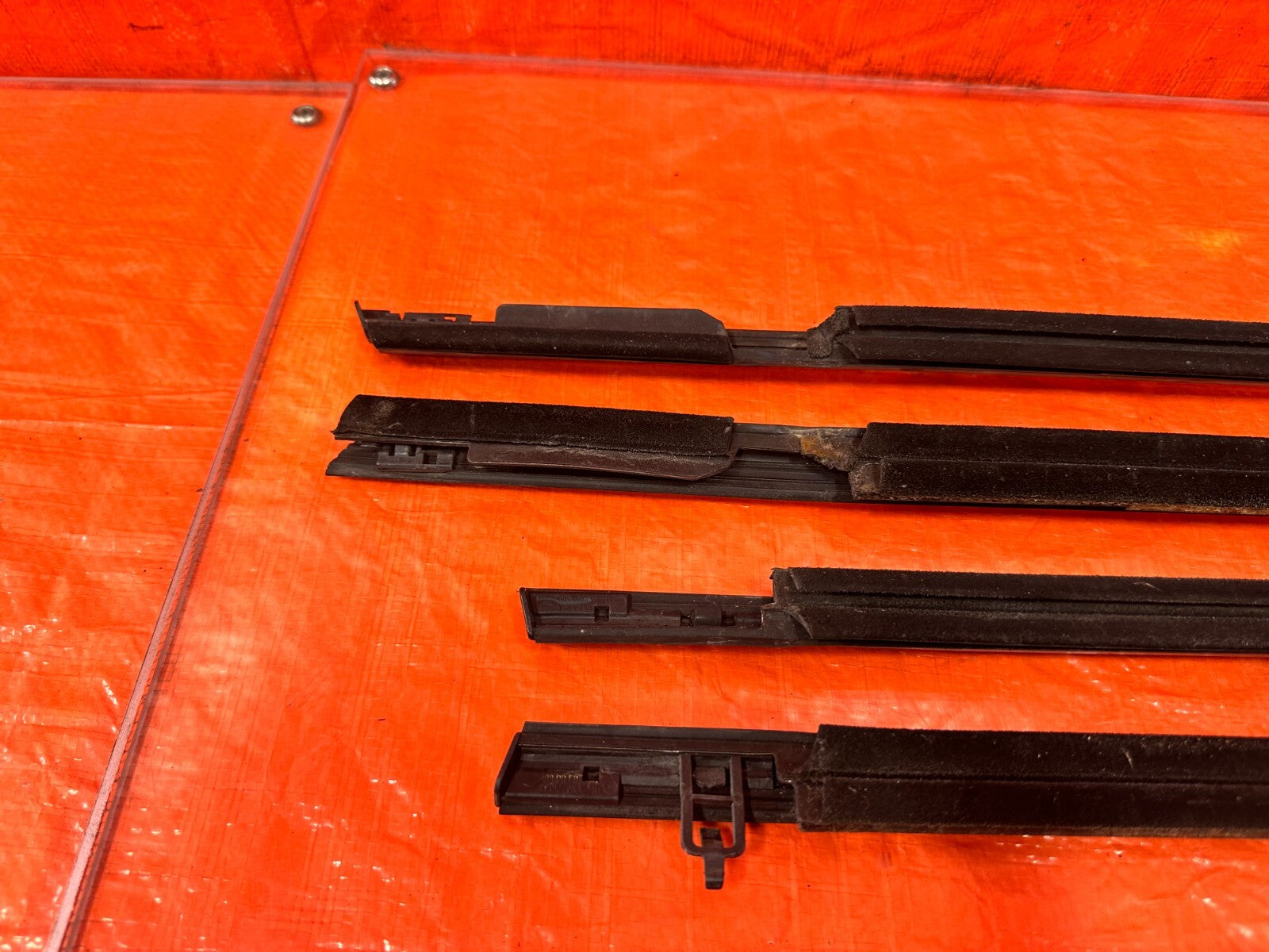 06 11 CIVIC 4D SEDAN   EXTERIOR DOOR WINDOW GLASS TRIM SET LEFT RIGHT   OEM #2827
