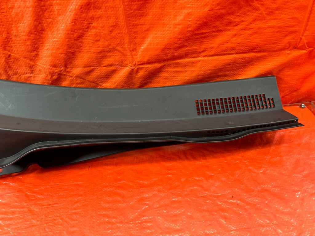 02 05 HONDA CIVIC SI EP3 HATCH   WIPER COWL TRIM   PASSENGER RIGHT SIDE OEM #2136