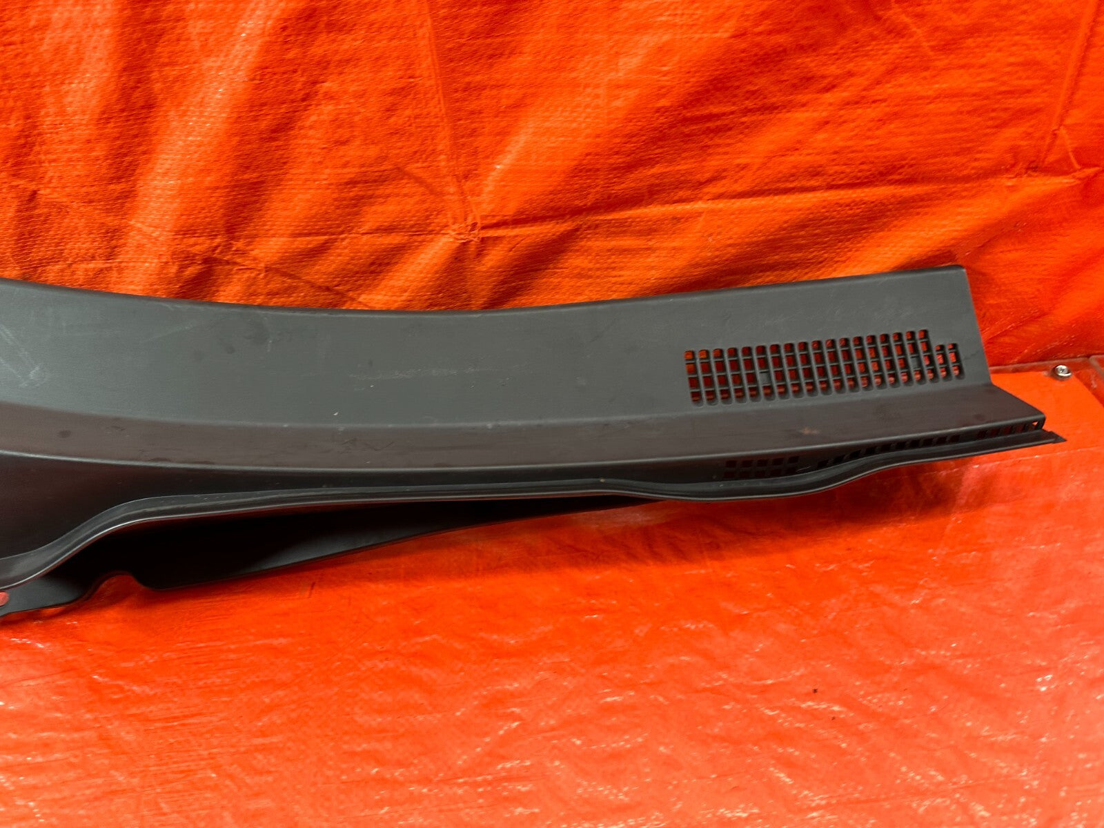 02 05 HONDA CIVIC SI EP3 HATCH   WIPER COWL TRIM   PASSENGER RIGHT SIDE OEM #2136