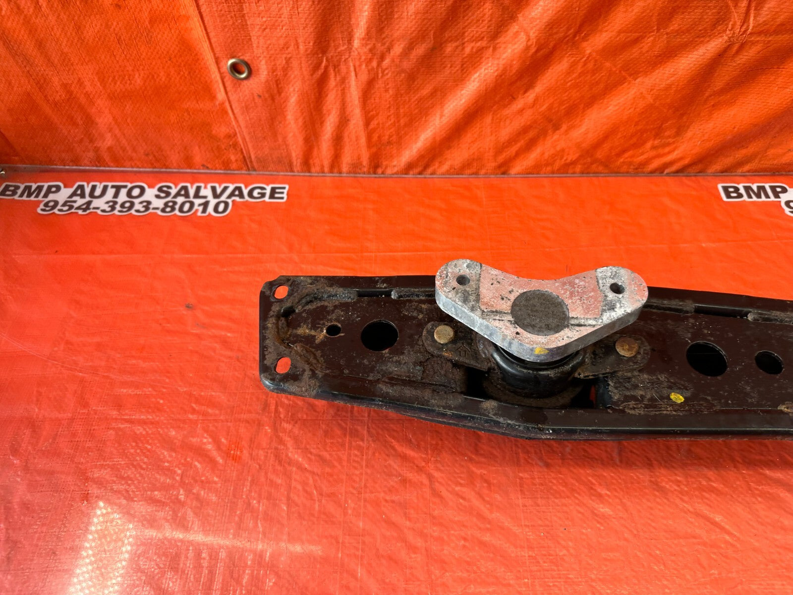 08 15 INFINITI G37 & Q60 COUPE   RWD ONLY   MANUAL TRANSMISSION BRACKET OEM #2458