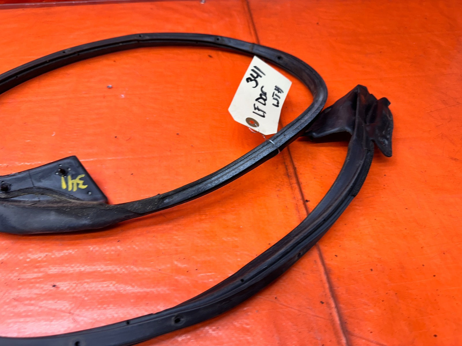 94-01 ACURA INTEGRA 4D 1.8L LEFT FRONT LF DRIVER DOOR WEATHER STRIP SEAL OEM #347
