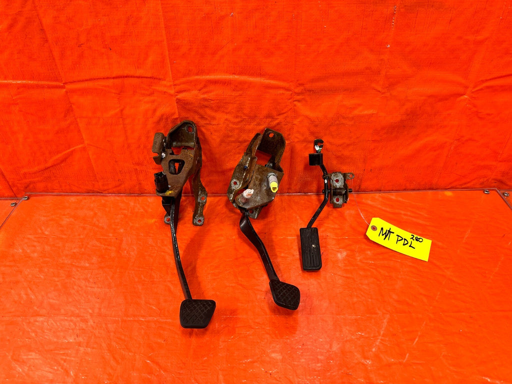 02 06 ACURA RSX   5 & 6 SPEED MANUAL PEDALS GAS BRAKE CLUTCH   OEM #2800