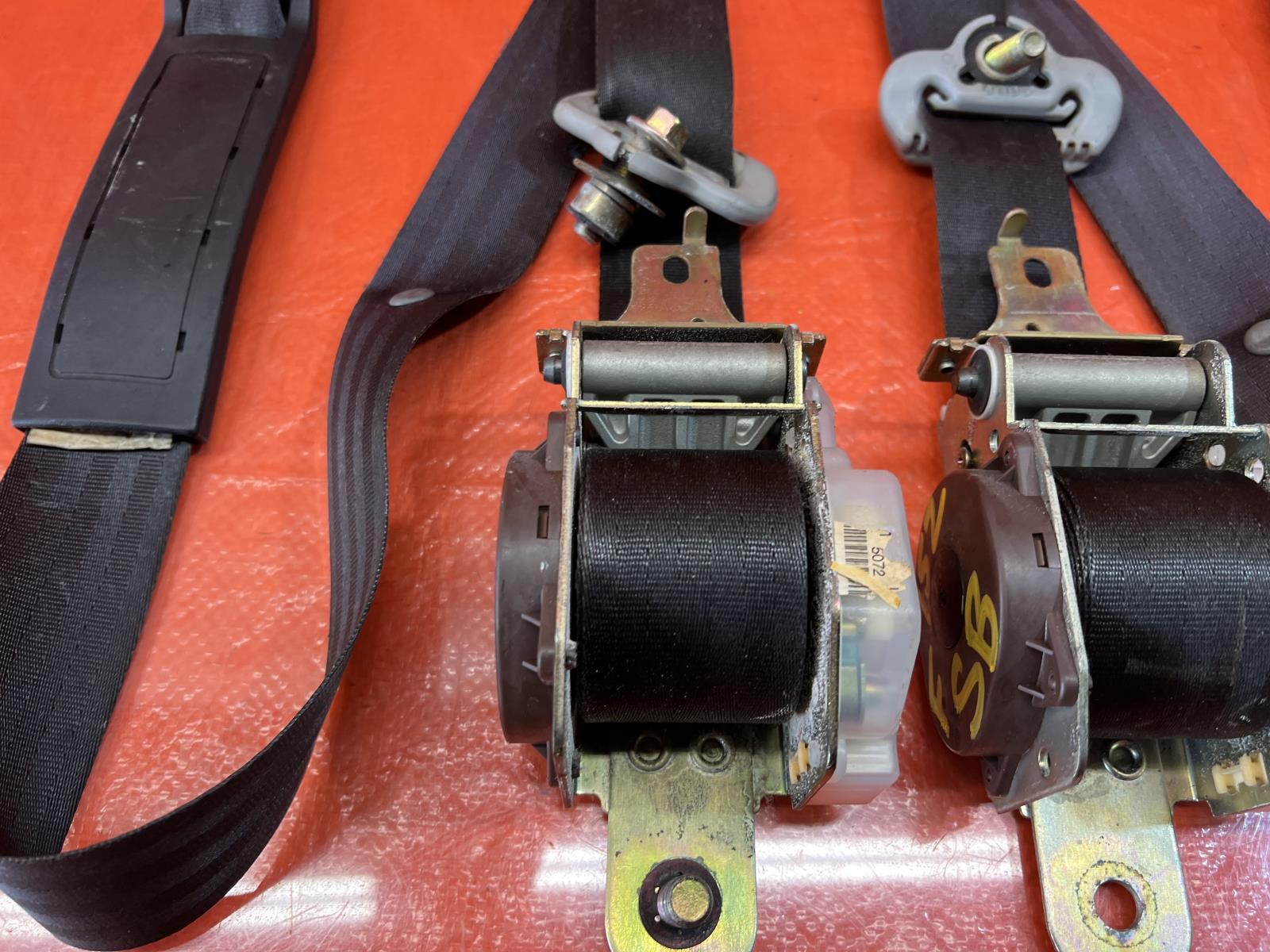 96 00 HONDA CIVIC   HATCHBACK   FRONT SEAT BELT SET LEFT & RIGHT SEAT BELTS OEM 9