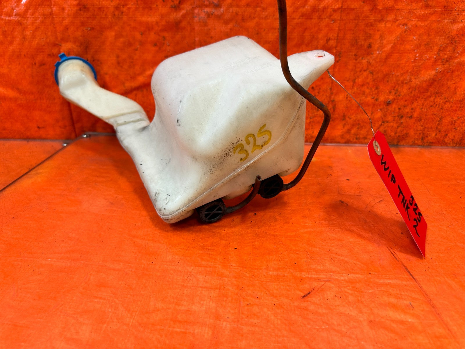 90 91 HONDA CIVIC HATCHBACK   WINDSHIELD WIPER RESERVOIR TANK W/ MOTOR OEM 3252