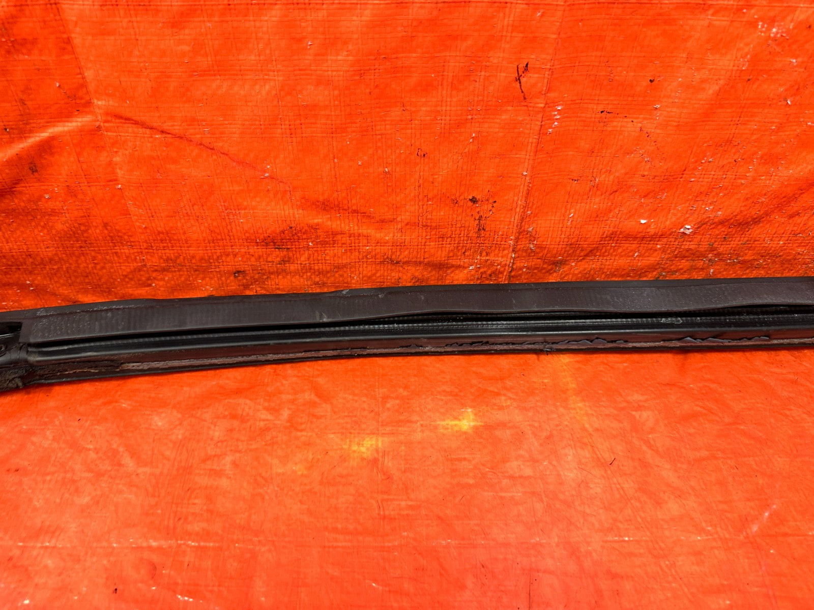 INFINITI G37 CONVERTIBLE REAR CONVERTIBLE TOP WEATHER STRIP RUBBER GASKET 310 32