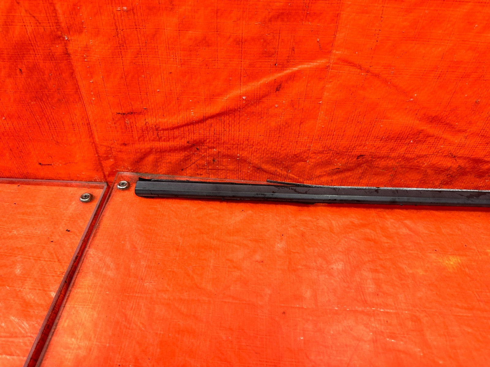 06 11 CIVIC 4D SEDAN   DRIVER ELFT REAR EXTERIOR GLASS TRIM DRIP RETAINER 3071