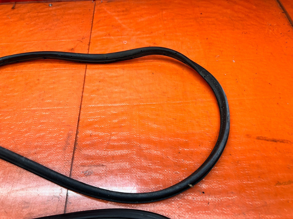 92 95 HONDA CIVIC EX 2D   DRIVER LEFT DOOR MOUNTED WEATHERSTRIP SEAL   OEM #33318