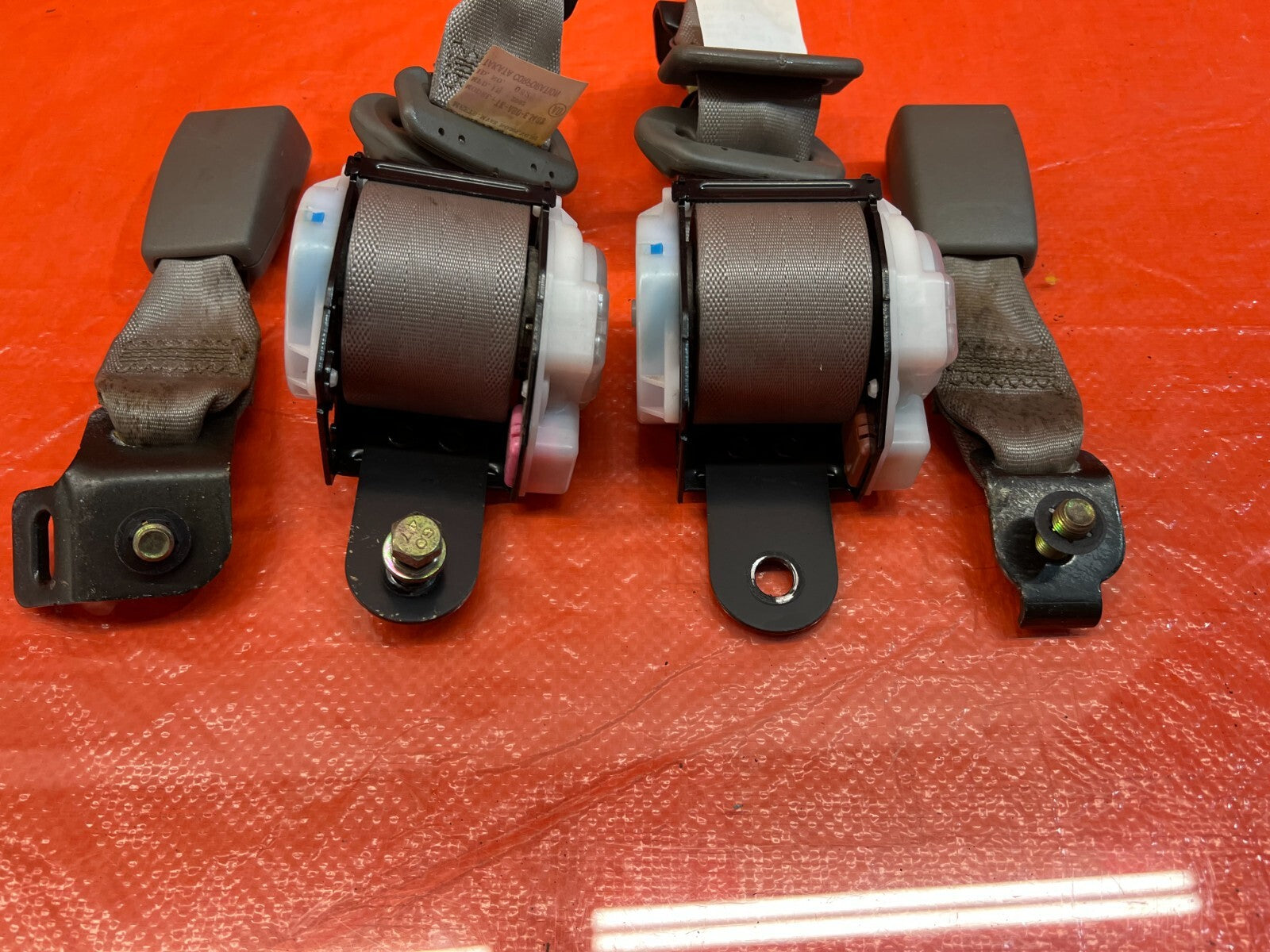 02 06 ACURA RSX TYPE S & BASE   REAR SEAT BELT SET LEFT RIGHT   TAN   OEM #1334