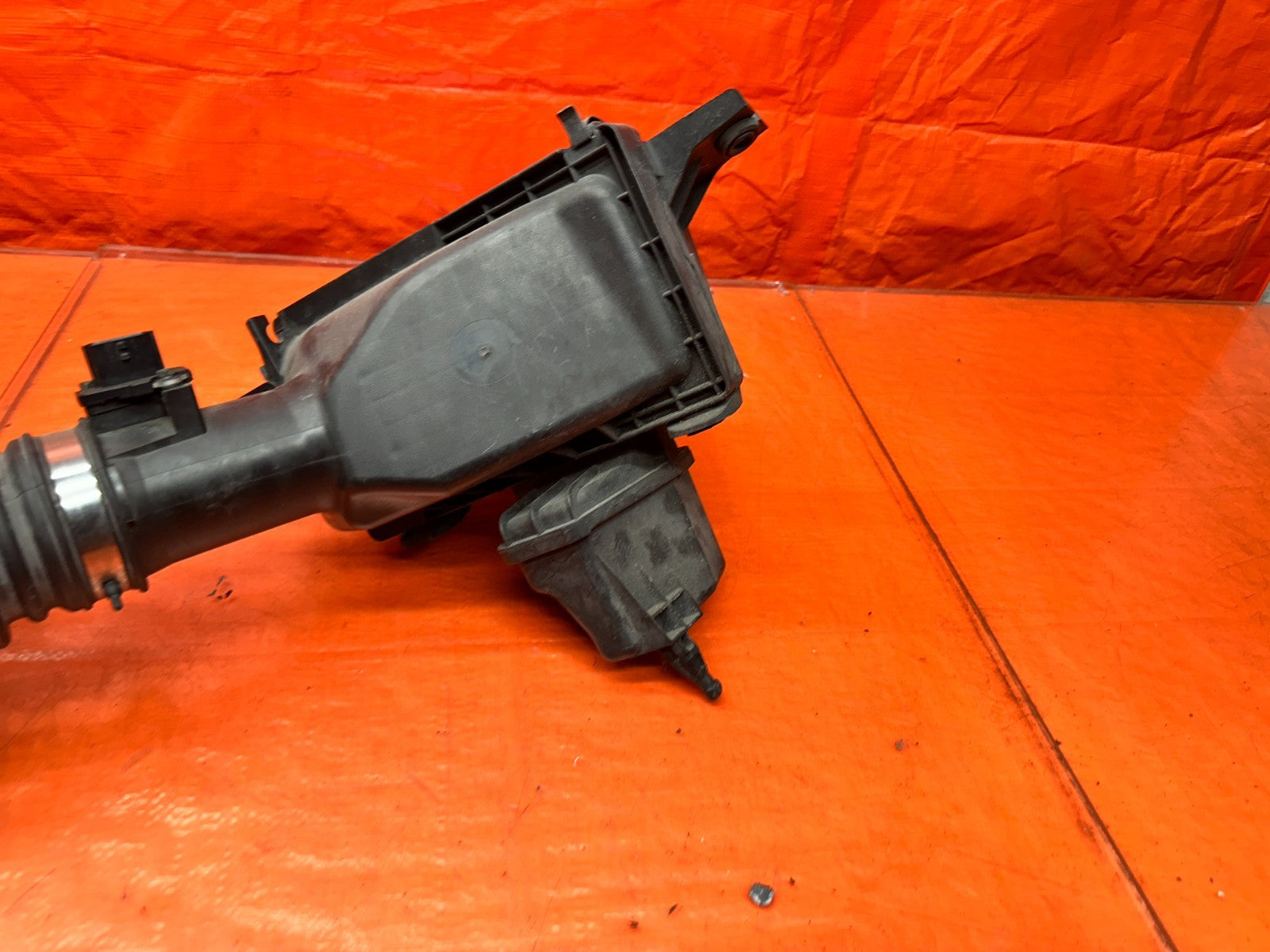 14-15 INFINITI Q50 4D 3.7L VQ37VHR RIGHT PASSENGER AIR INTAKE BOX TUBE OEM #Q504