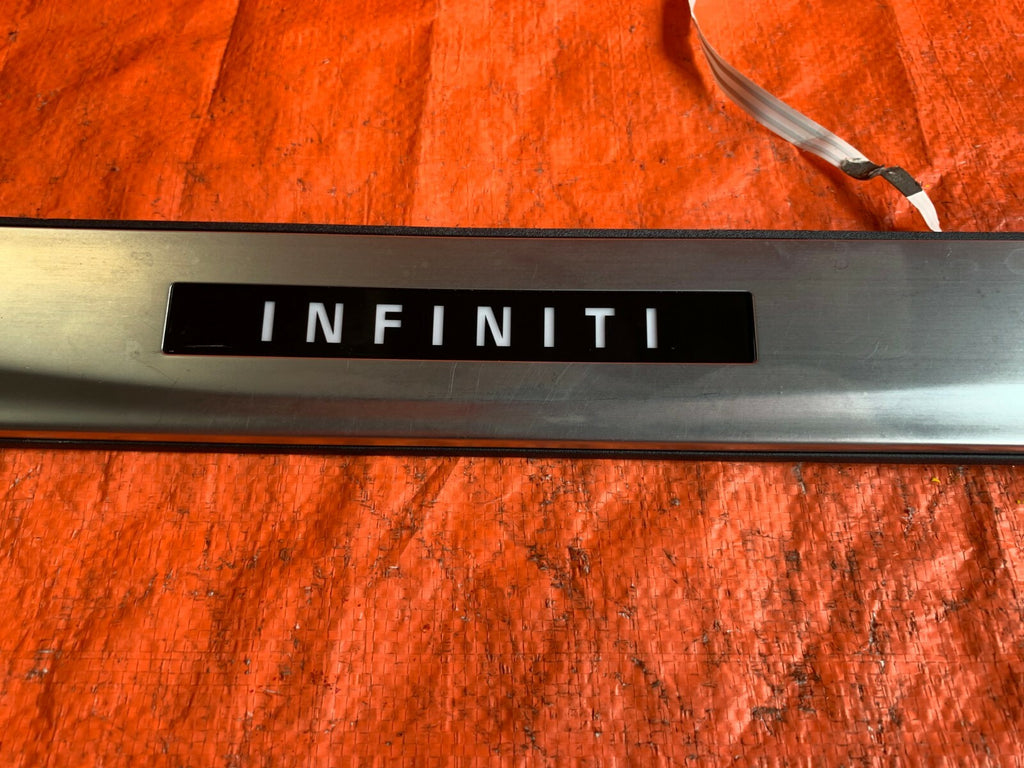 OEM INFINITI Q50 PASSENGER RIGHT FRONT ILLUMINATING ILLUMINATED DOOR SILL PLATE3