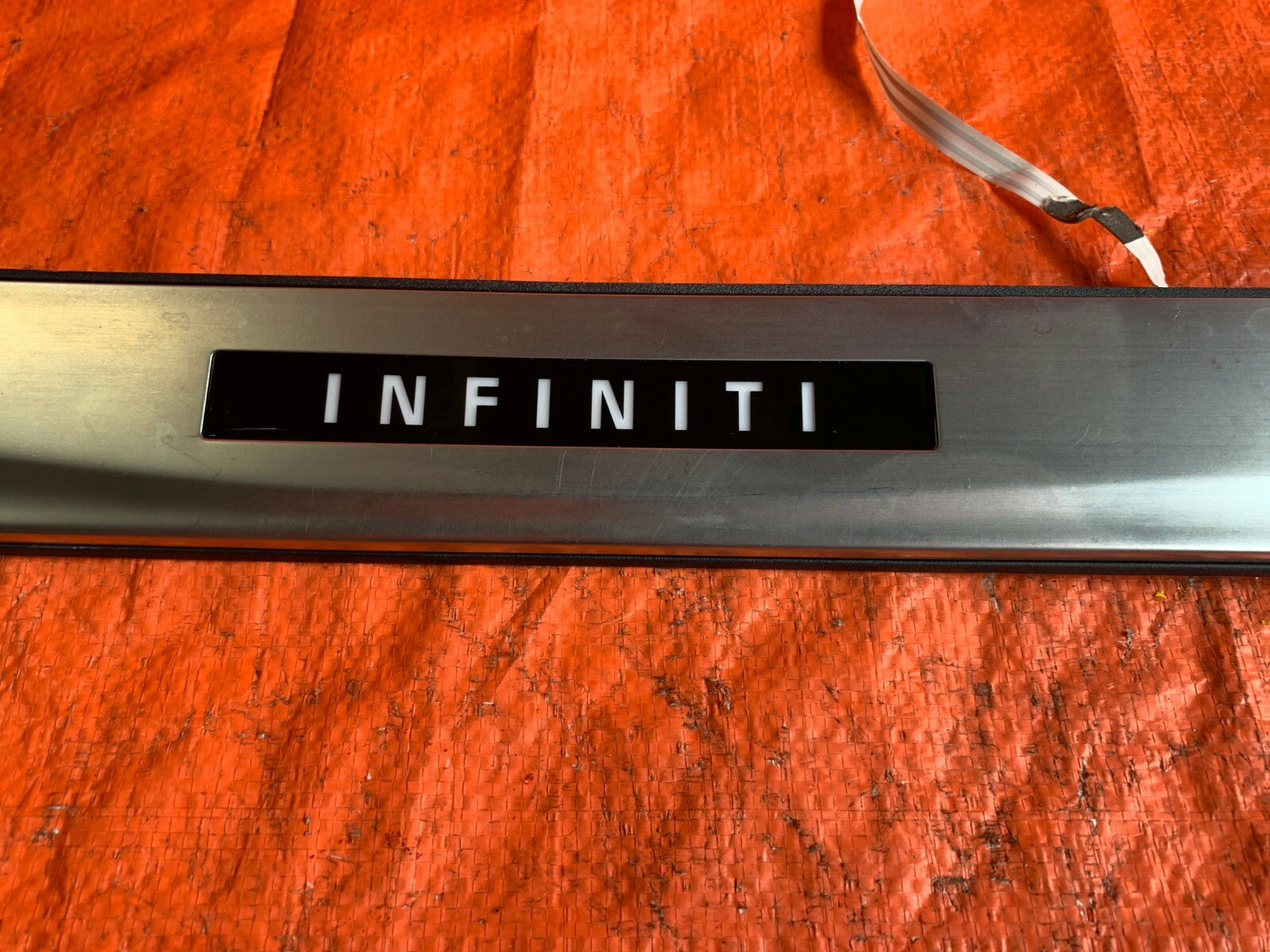 OEM INFINITI Q50 PASSENGER RIGHT FRONT ILLUMINATING ILLUMINATED DOOR SILL PLATE3