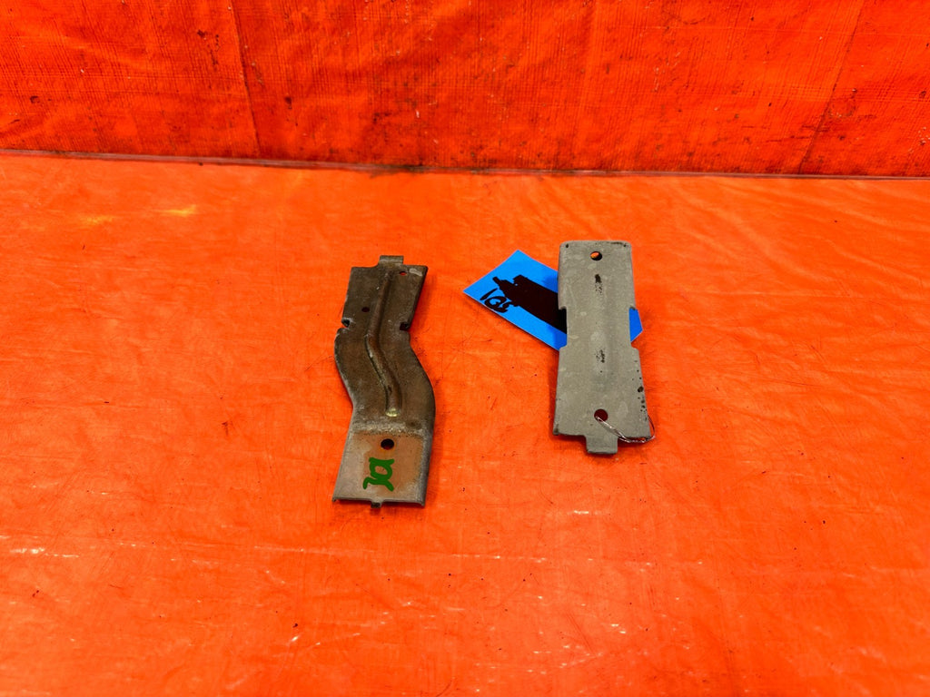 96 00 HONDA CIVIC POWER STEERING RESERVOIR TANK BOTTLE MOUNTING BRACKET OEM #3011